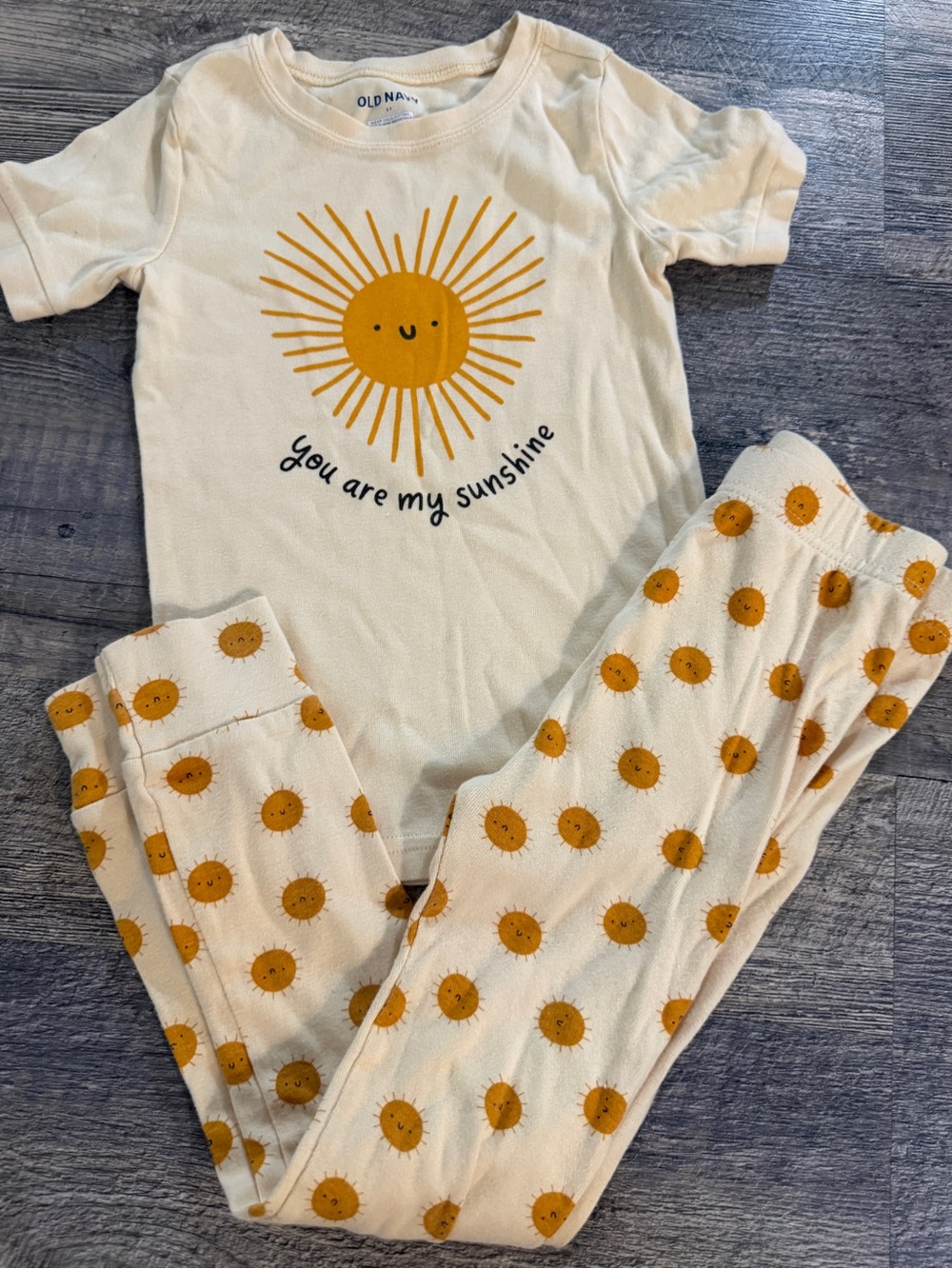 Old Navy “You Are My Sunshine” Pajama Set Size 5T Cream Sun Print Spring Summed